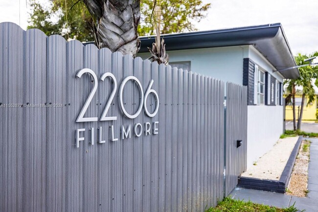 Primary Photo - 2206 Fillmore St