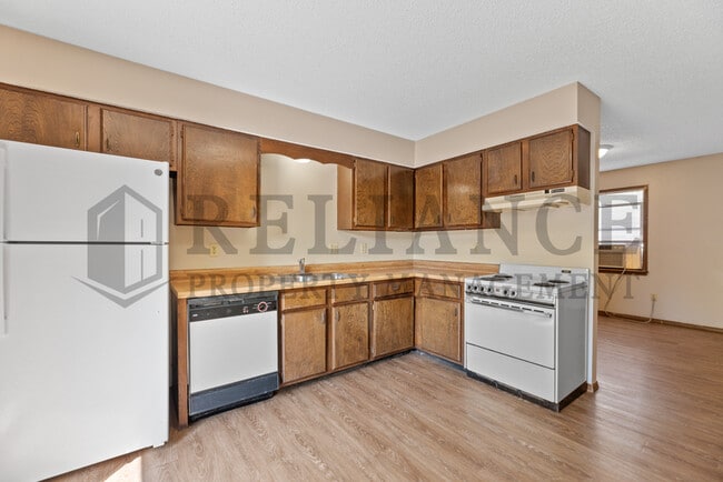 Building Photo - 1318 Peach Ave