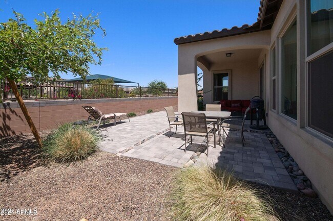 Building Photo - 3862 E Bart St