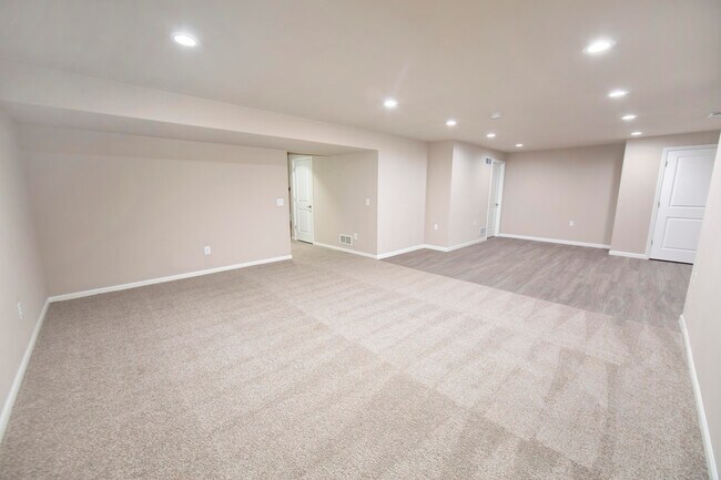 Building Photo - 7850 W Mourning Dove Ln