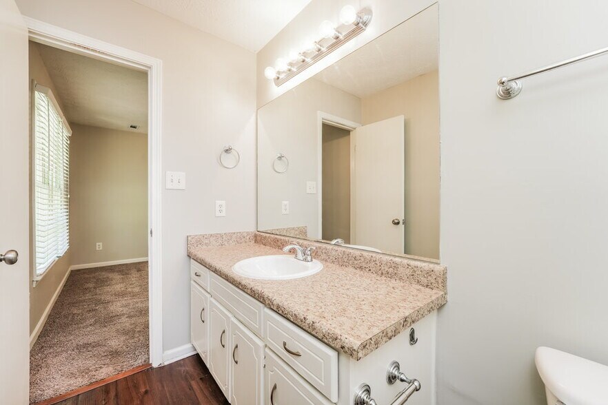 Building Photo - 465 Rosehill Dr