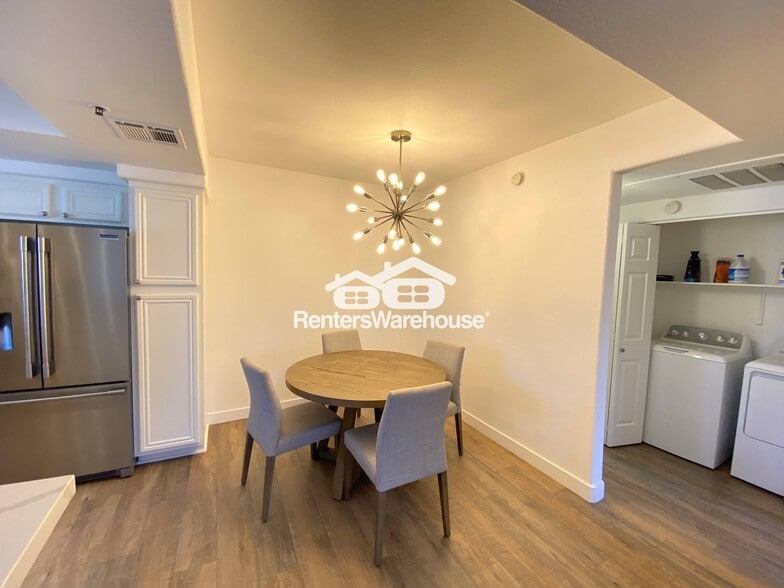 Building Photo - 4925 E Desert Cove Ave