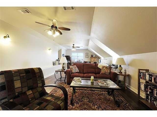 Building Photo - 644 Newport Dr