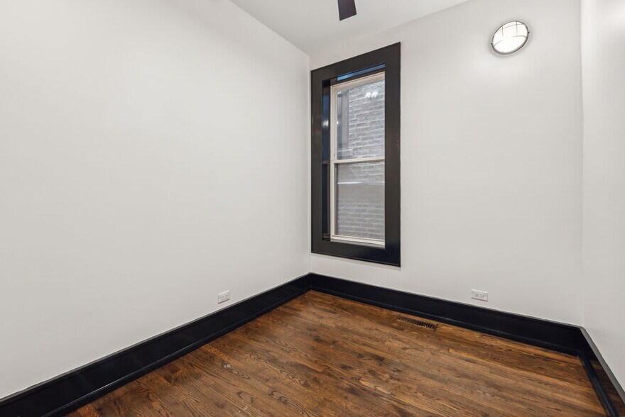 Building Photo - 3513 N Sheffield Ave