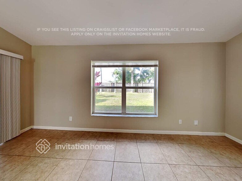 Building Photo - 2566 SW Hinchman St