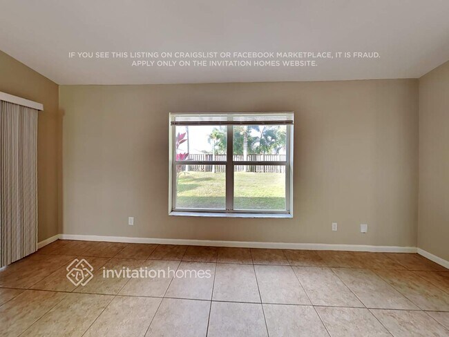 Building Photo - 2566 SW Hinchman St