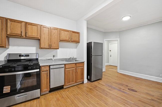 Building Photo - 2336 W Addison St