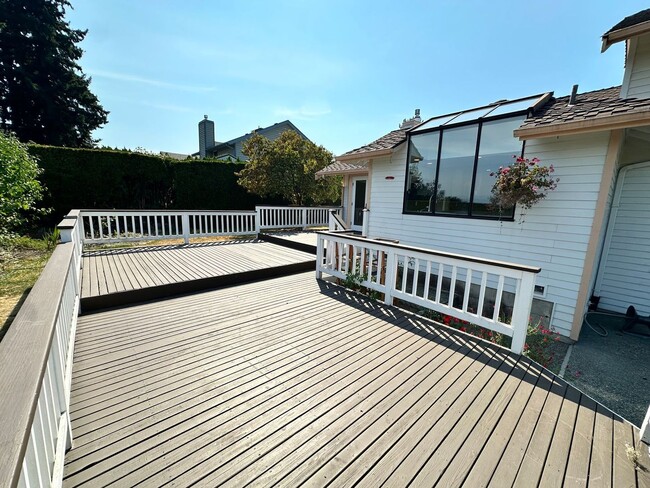 Building Photo - Stunning large 3 bedroom home in West Aubu...