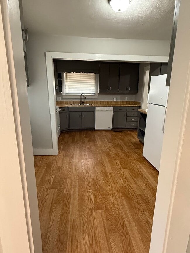 Building Photo - FIRST FULL MONTH RENT FREE