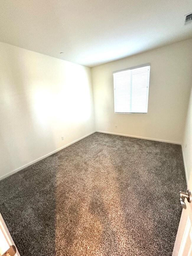 Building Photo - Natomas 3 Bedroom Home with a loft for rent!