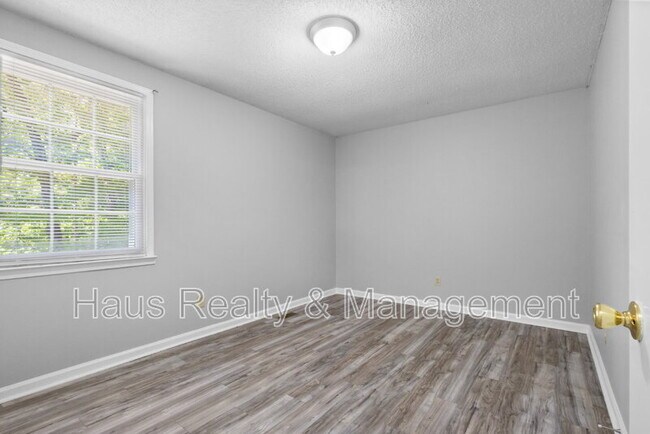 Building Photo - 518 Aspen Dr
