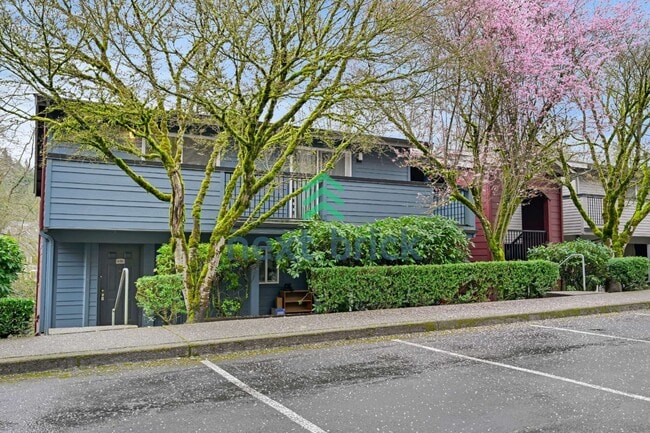 Building Photo - Charming 2-Bed Townhouse Retreat in Bothell with 2.5 Baths – Your Perfect Sanctuary Awaits!