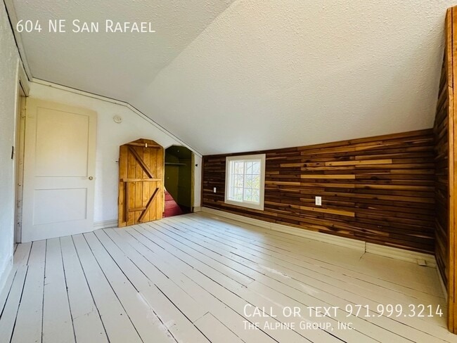 Building Photo - 604 NE San Rafael St