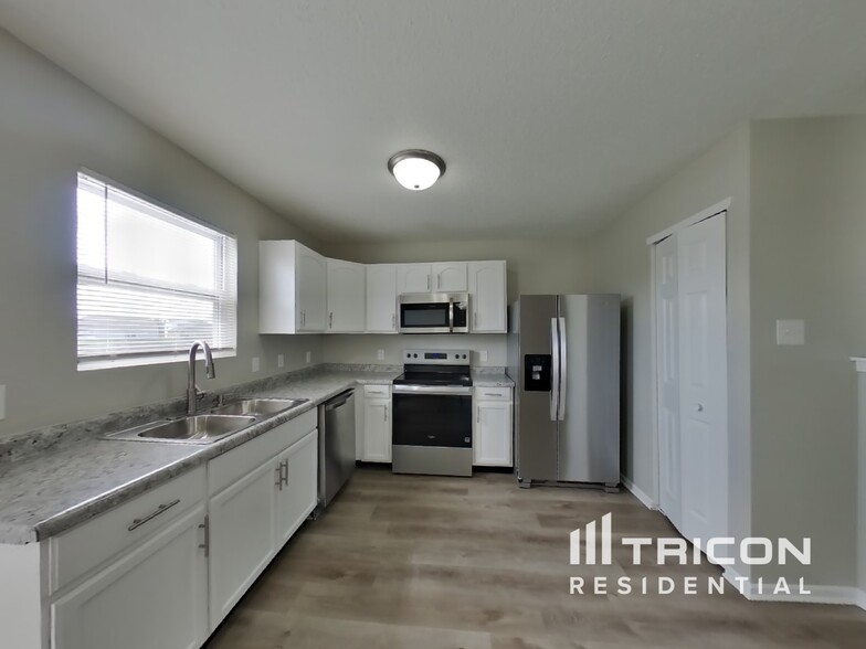 Building Photo - 2869 Ludwig Dr