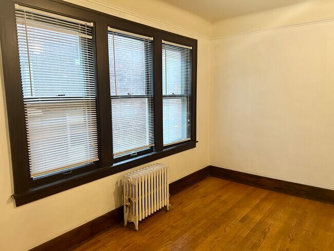 Spacious living and dining areas. - 841 Nottingham Rd
