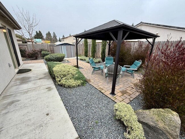 Building Photo - 3 Bedroom 2 Bathroom in NE Visalia!