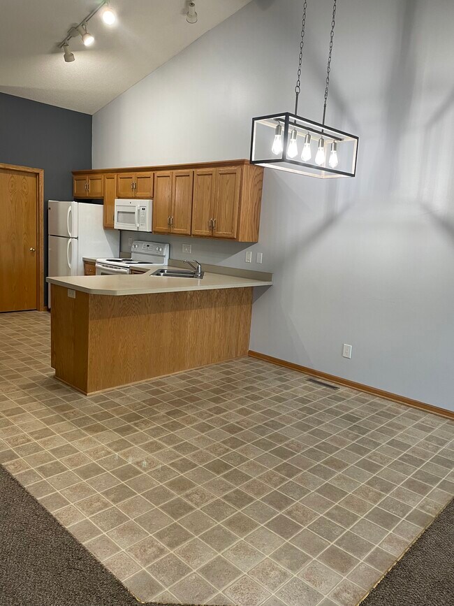 Dinning area - 1645 Lakeridge Way