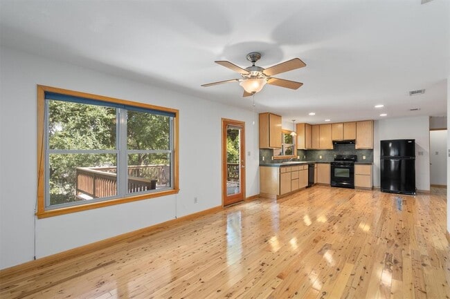 Building Photo - 1511 Bellaire Dr