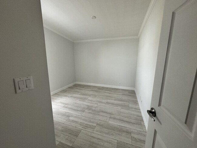 Building Photo - 27 Nyborg Ave