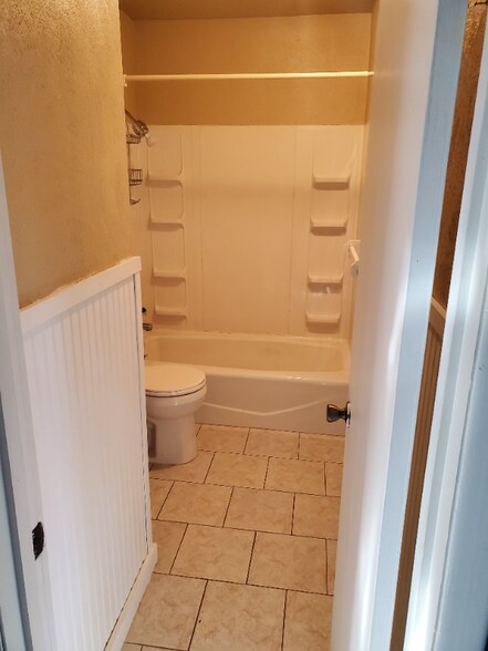 Building Photo - 2301 Morrison Dr