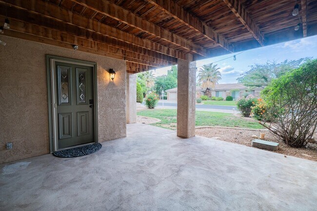 Building Photo - 984 Larkspur Rd