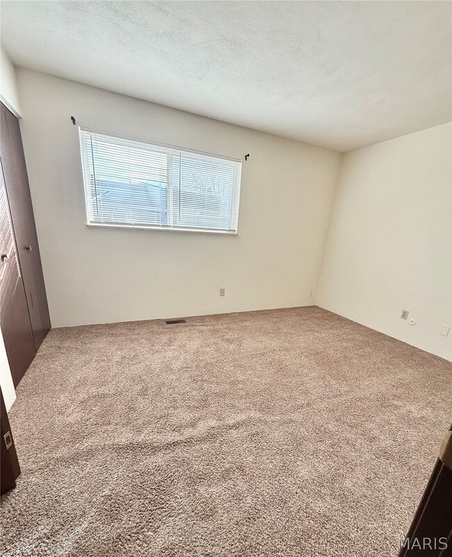 Building Photo - 814 White Oak Dr