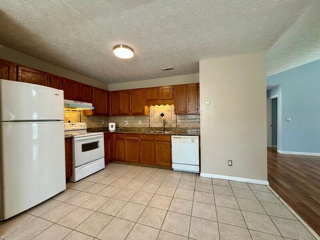 Building Photo - 10623 Pine Forest Ln