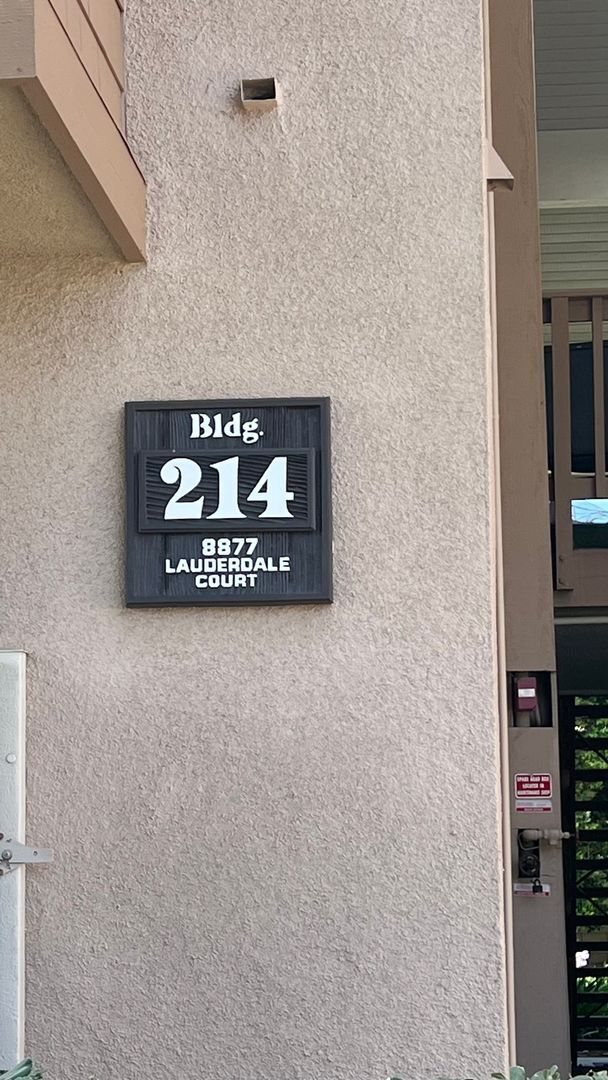 Building Photo - Conner Townhouse Desirable, upstairs very ...