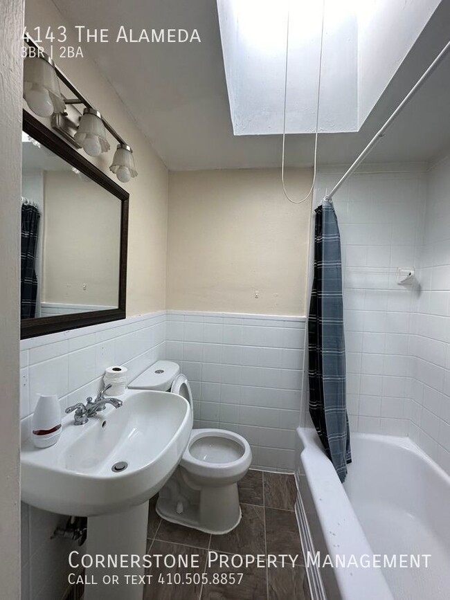 Building Photo - 3 Bed 1.5 Bath | $1500  | 4143 The Alameda...