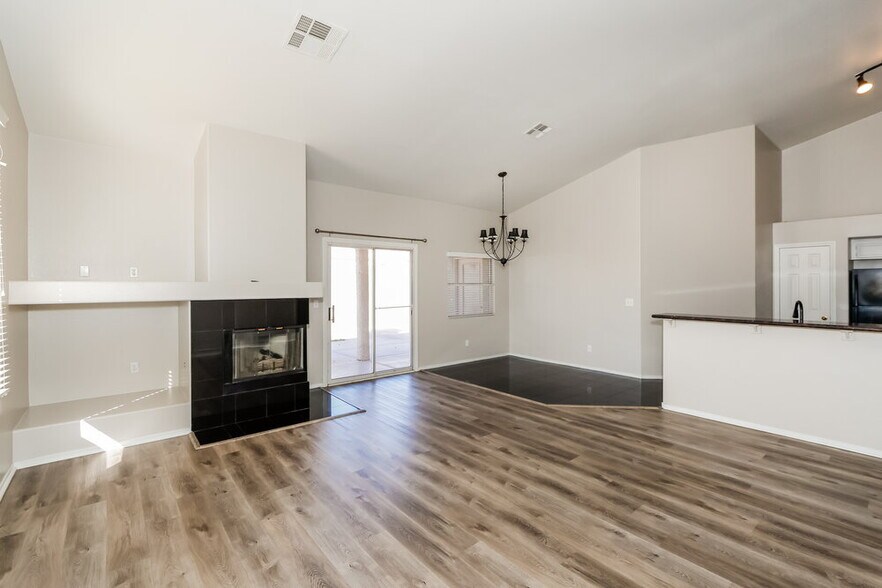 Building Photo - 6017 Ingenue Rd