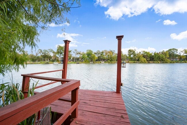 Building Photo - 107 Island Blvd