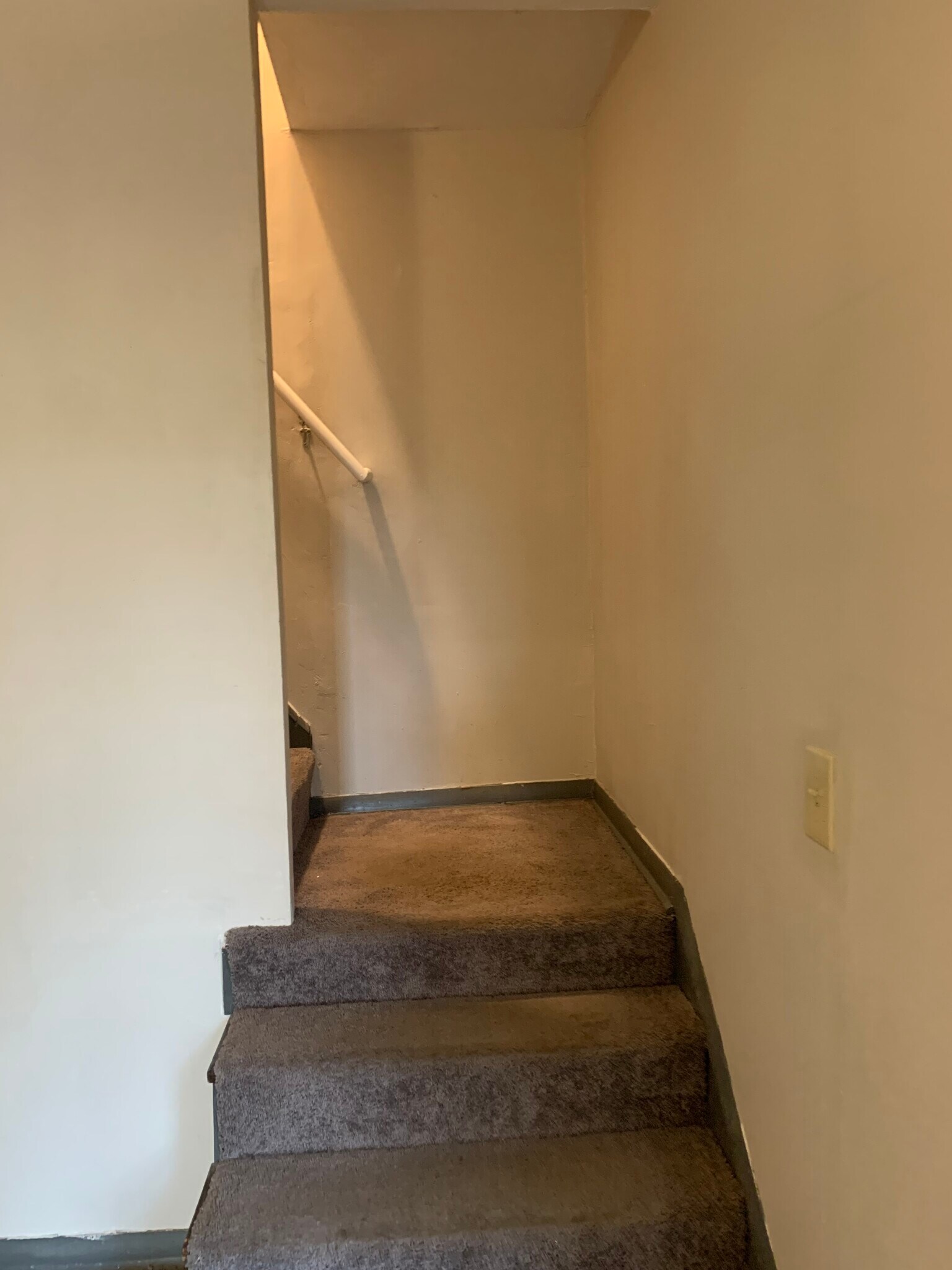 Building Photo - 672 Stewart Ave