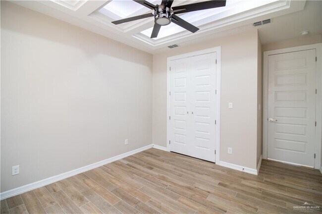 Building Photo - 23 N Crown Point