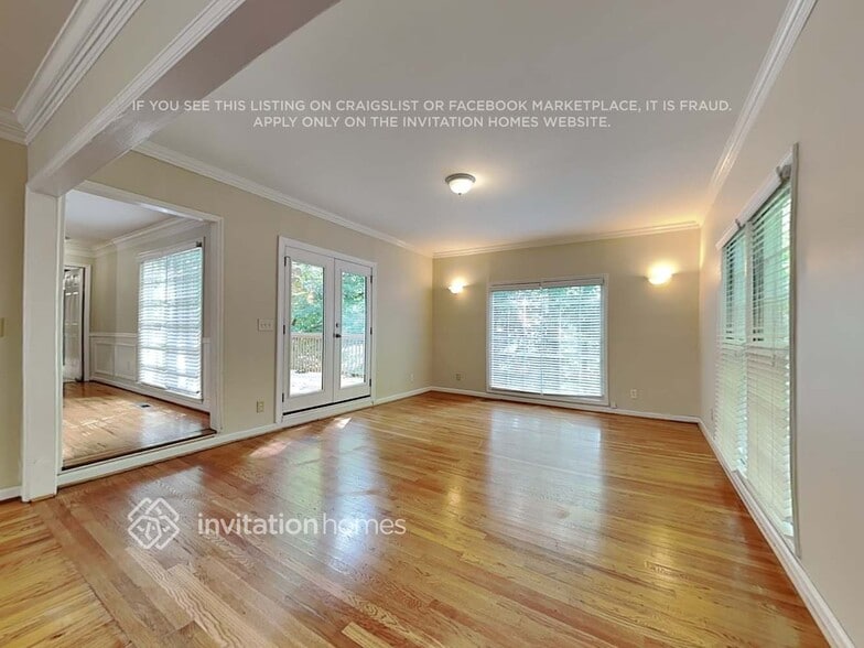 Building Photo - 9320 N Lake Dr