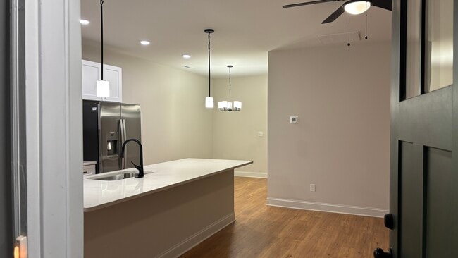 Building Photo - 4817 Victoria Ave