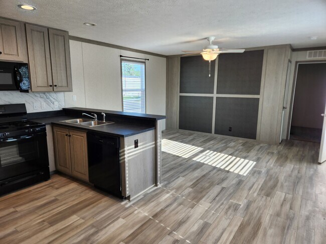 Building Photo - 100 W Arizona