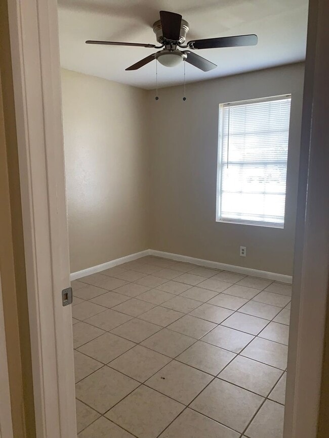Building Photo - Newly refreshed spacious 2bedrooms,2 baths duplex in Eagle Lake, TX.