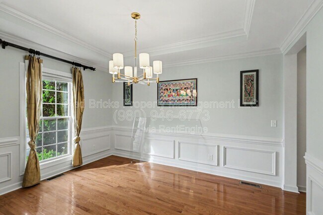 Building Photo - 10644 Euclid Ave NW