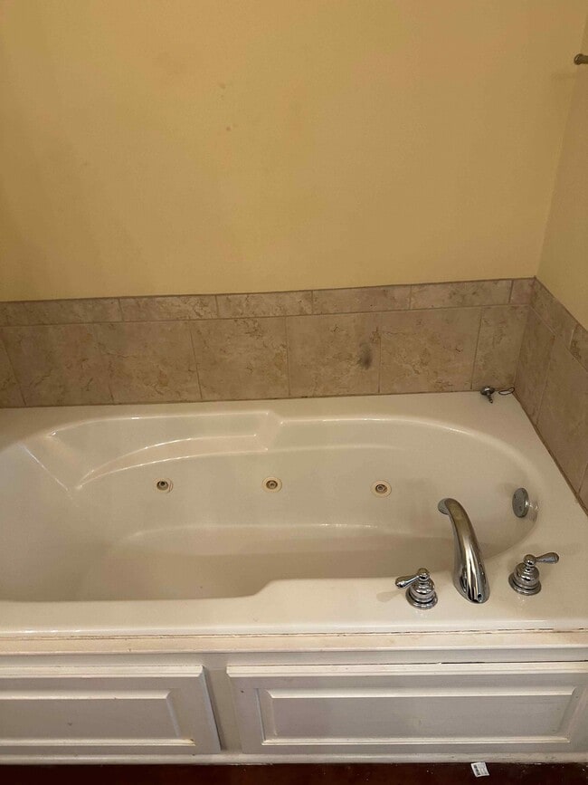 Building Photo - 109 Newport Dr