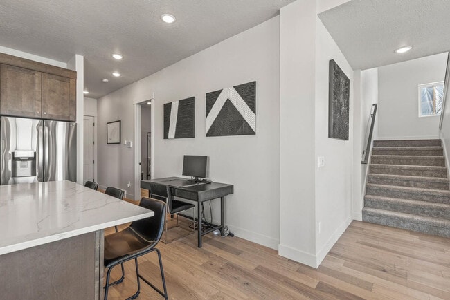 Building Photo - 6537 Silver Creek Dr
