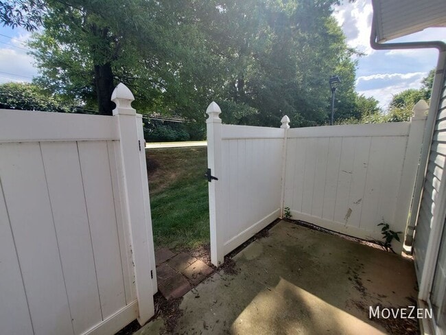 Building Photo - 8955 Gerren Ct