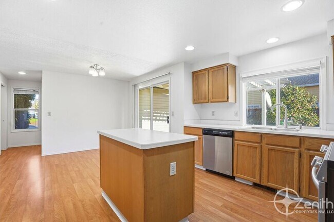 Building Photo - 16101 SE 18th St