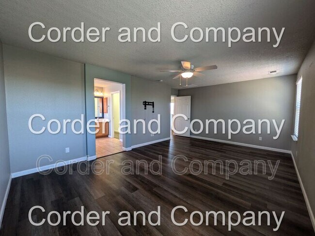 Building Photo - 317 Loma Linda Loop NE