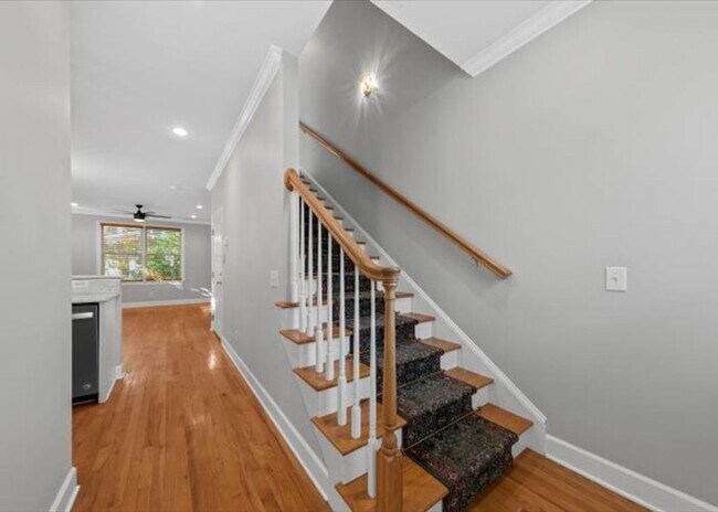Building Photo - 2 Bedroom, 2.5 Bath Condo in Harleston Village of Downtown Charleston!