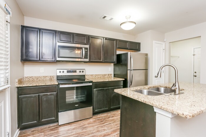 Building Photo - 2405 Marlin Dr