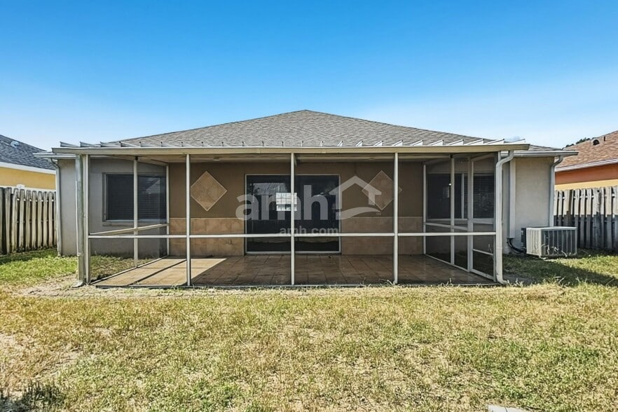 Building Photo - 12024 Cedarfield Dr