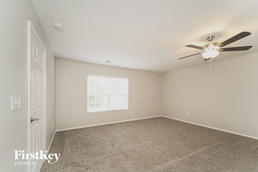 Building Photo - 4031 Larkhaven Village Dr