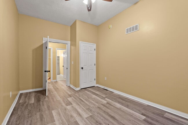 Building Photo - 216 N 2nd St