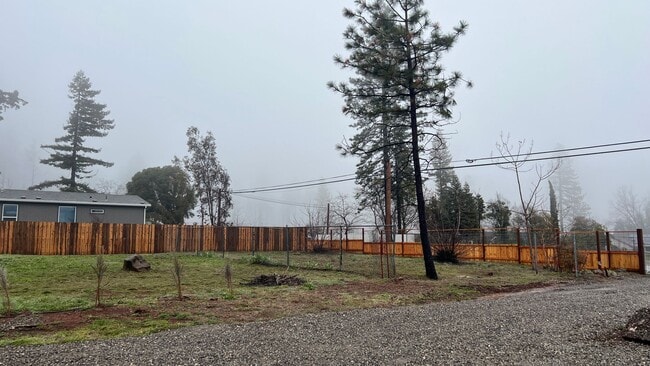 Building Photo - Newer Manufactured home  Paradise Location...