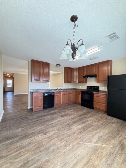 Building Photo - 5109 Graceland Dr